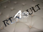 Декоративная накладка-надпись фирмы автомобил